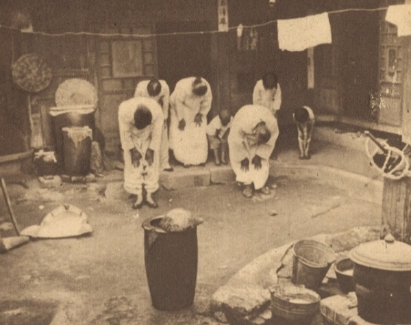 사진주보(寫眞週報) 1943년 궁성요배 장면.