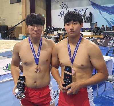 (왼쪽부터) 호원대 씨름부 송대웅, 최성원 선수