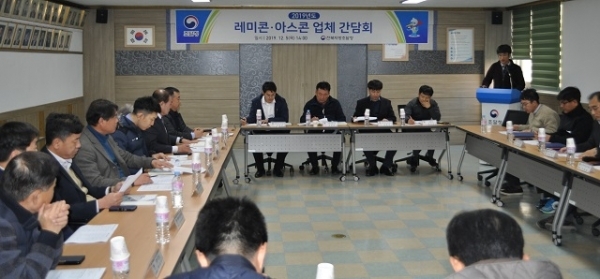 5일 전북지방조달청 회의실에서 지역조합 및 개별 회사 관계자를 대상으로 간담회가 열리고 있다. 사진=전북지방조달청 제공