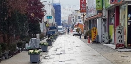 정읍시 빛의 거리 태평로 지중화 및 보차도 포장 관련 모습.