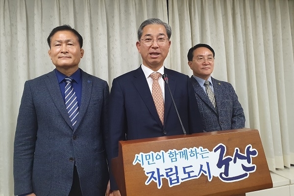 (왼쪽부터) 박충기, 윤인식, 강태창 씨.