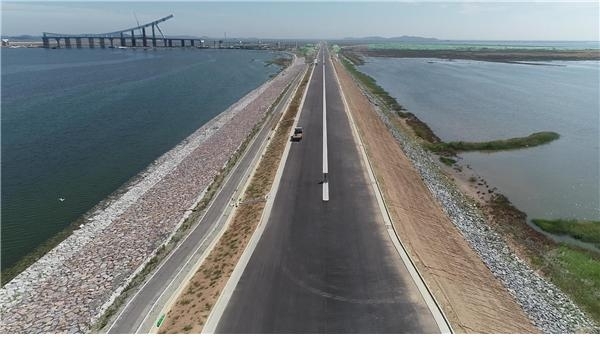 새만금 동서도로.