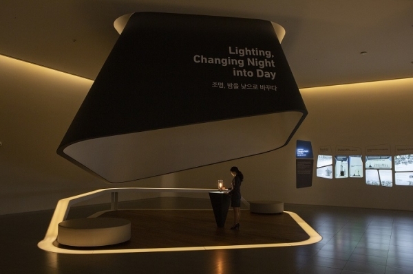 전자산업의 역사를 돌아볼 수 있는 삼성이노베이션뮤지엄 내부 모습.