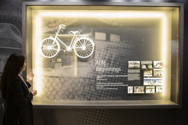 K뷰티를 선도하는 화장품 기업의 역사를 감성적으로 담은 홍보관인 아모레퍼시픽 스토리가든.