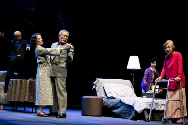 연극 ‘하프라이프’ 공연 모습.