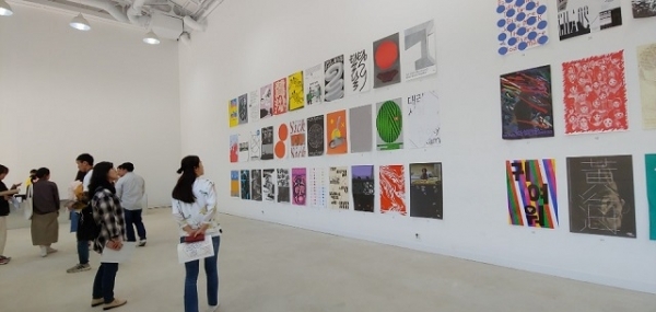 전주국제영화제 제2의 공간 팔복예술공장 전시 모습.