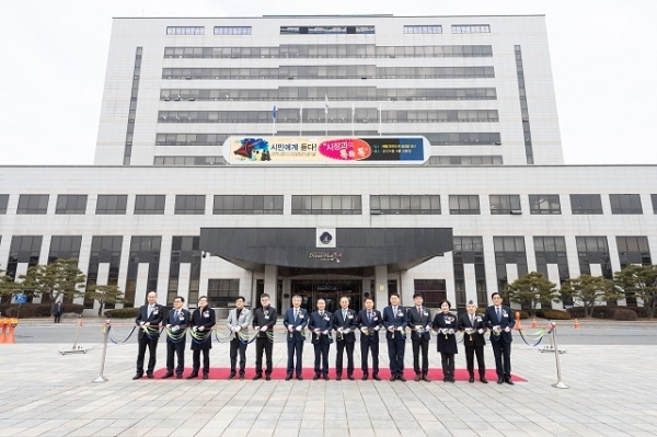 군산시청 내 군산시청영업점 개점행사 모습.