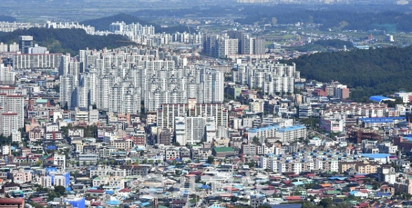 전북지역 전월세 전환율은 8.1로 6.0 수준인 전국 평균을 크게 웃돌며 전국에서 경북(8.7)과 충북(8.4)을 제외하고 가장 높은 것으로 나타났다. 전북일보 자료사진