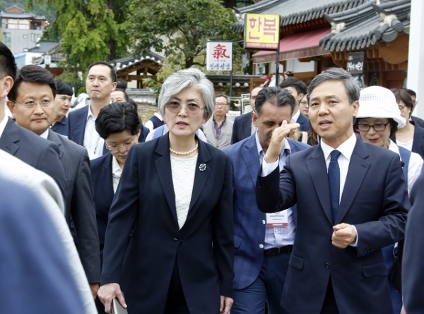 2018년 9월 강경화 외교부장관과 30개 주요 국가의 외교사절단 50여 명이 전주 한옥마을을 방문했다.