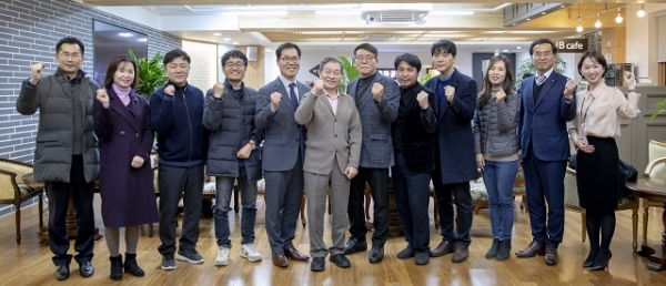 지난 8일 (재)전북은행장학문화재단이 전북은행 JB문화공간에서 2019년 JB인문학 강좌를 실시했던 도내 고등학교 담당 교사 초청 간담회를 가졌다.