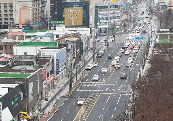 전주 완산구청~선너머네거리 서원로 구간에 우회전차로가 개설됐다.