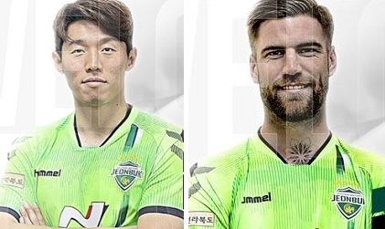 전북현대 김보경 선수와 라스 벨트비크 선수.
