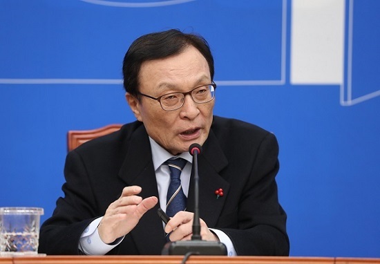 더불어민주당 이해찬 대표가 16일 오전 서울 여의도 국회 당대표 회의실에서 신년 기자간담회를 하고 있다. 연합뉴스