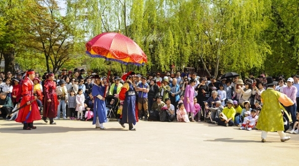 신관사또 부임 행차 공연.