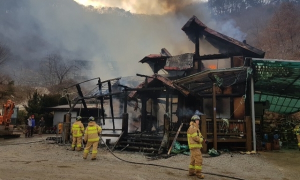 화재로 전소된 장수군 번암면 박병진 씨 주택.