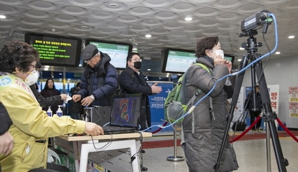 익산시는 28일부터 익산역 대합실에서 열화상 감지기 설치·운영에 들어갔다.
