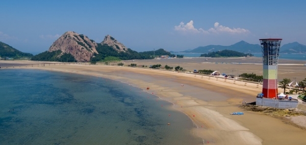 군산 선유도 해수욕장 전경. 사진제공= 군산시