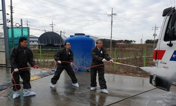 지난 28일 농협중앙회 정읍시지부는 ASF·AI 예방을 위해 대대적인 소독을 실시했다