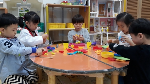 익산시가 주간 시간제보육서비스와 휴일(토요일) 서비스를 확대·운영한다고 밝혔다.