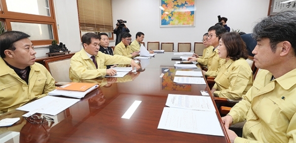 30일 우석대학교·완주군·완주군보건소·완주경찰서가 학관협의체를 구성하고 신종 코로나바이러스 유입 차단을 위해 총력을 기울이기로 했다.