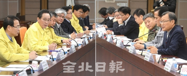 전북도는 4일 도청 종합상황실에서 송하진 도지사 주재로 도내 10개 대학 총장과 전북의사협회, 전주출입국외국인사무소 등 26개 기관이 참석해 신종 코로나 바이러스 감염증 대응 유관기관 합동회의를 열고 기관별 확산방지대책을 의논하고 있다. 오세림 기자