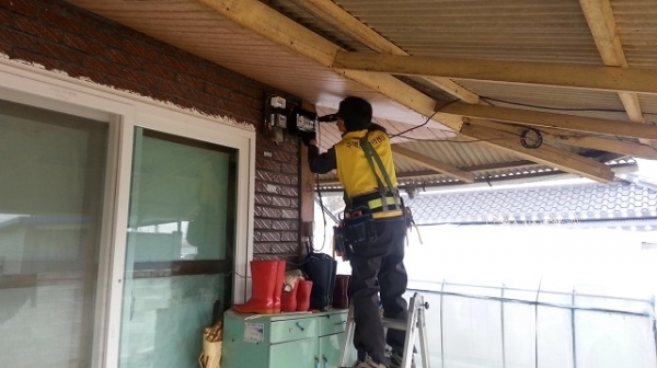 익산시 주택문화창의센터가 어려운 이웃들의 주택을 대상으로 전문적인 맞춤형 주택유지관리서비스를 제공하는 주택문화창의센터가 큰 호응을 얻고 있다.