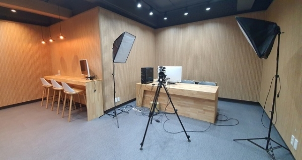 익산시 북부청사 3층에 둥지를 튼 1인 미디어 방송실.