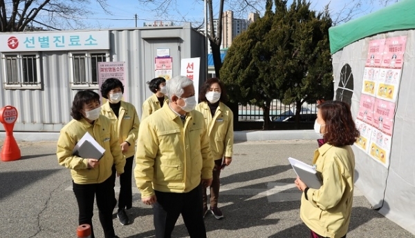 무주군은 지난달 23일부터 군 보건의료원 내에 방역대책반과 선별진료소를 마련해 24시간 운영 중에 있다.