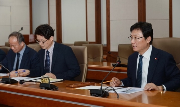 12일 남원시청 회의실에서 열린 남원시의 2021년도 국가예산 신규 사업 발굴 보고회에서 이환주 남원시장이 발언하고 있다. 사진제공= 남원시