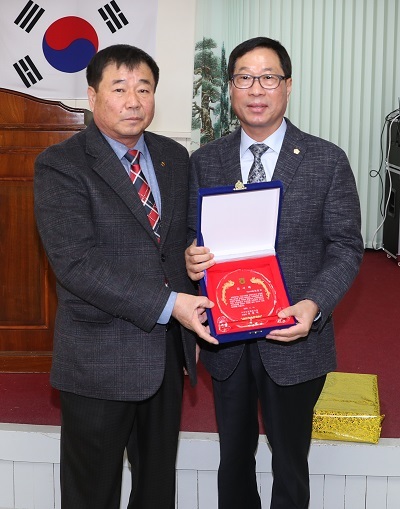 지난 14일 최종오 익산시의원이 오산농협으로부터 감사패를 받았다.