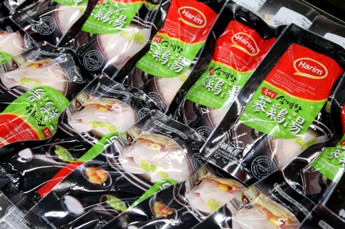 ㈜하림 삼계탕간편식이 오는 3월 46톤을 시작으로 연간 7톤의 물량이 캐나다로 수출될 예정이다.