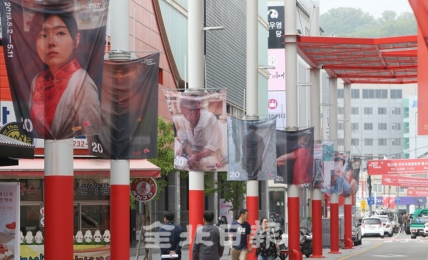 지난해 전주국제영화제 개막을 앞둔 전주 영화의 거리. 전북일보 자료사진