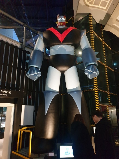춘천 애니메이션박물관에 전시돼 있는 6ｍ 높이의 로보트 태권V.
