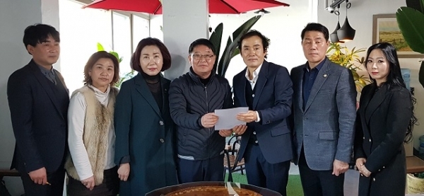 지난 2일 성은의료재단 정읍참조은병원이 위기가정 청소년 후원금 100만 원을 사회복지공동모금회에 지정 기탁했다.