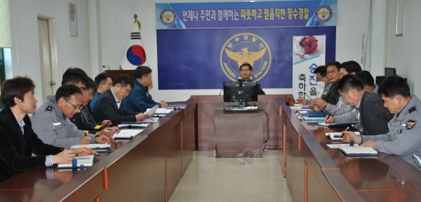 지난 6일 장수경찰서가 전국으로 확산되고 있는 코로나19 대비 비상대책 회의를 가졌다.