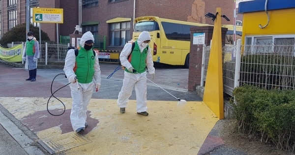 완주군 이서면에서 코로나19 방역소독을 실시하고 있다.