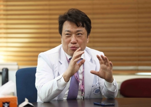 이왕준 이사장.