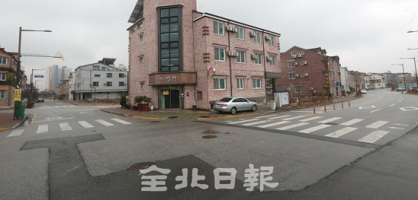 10일 지방자치인재개발원이 코로나19 확산으로 교육 중단을 실시한 가운데 인근 하숙촌 일대에 지나다니는 사람들이 없어 유령도시를 방불케 하고 있다. 조현욱 기자