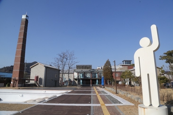 잠사(蠶絲)공장에서 문화예술 창작발전소로 변신한 ‘나빌레라 문화센터’.