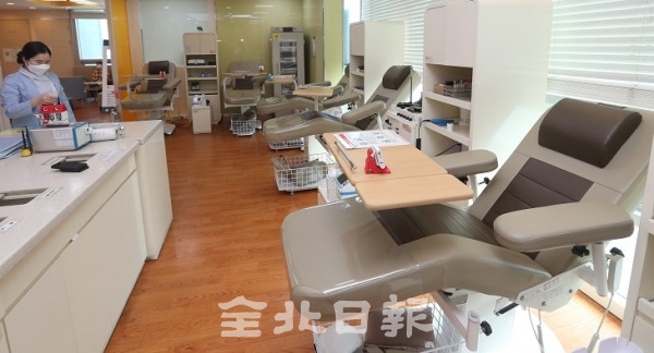 지난 5일 전주 헌혈의 집 효자센터에 코로나19 확산으로 시민들의 발길이 끊겨 썰렁한 모습을 보이고 있다. 전북일보 자료사진