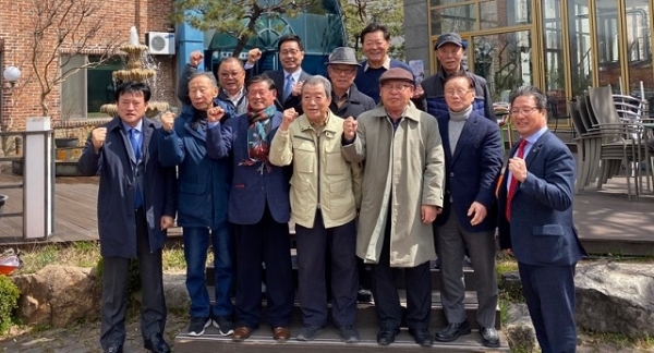 지난 20일 전북체육회가 정강선 회장과 임직원, 원로체육인들의 모임인 전북체육육성협의회 회원들과 간담회를 가졌다.