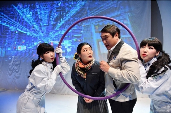 한국문화예술위원회 ‘공연예술창작산실 올해의 신작’ 다시보기 서비스 작품인 연극 ‘마트료시카’의 한 장면. 사진출처=한국문화예술위원회 홈페이지