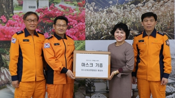 25일 장수군의용소방대 여성연합회가 무진장소방서 대원들의 안전을 위해 직접 만든 면 마스크를 기증했다.