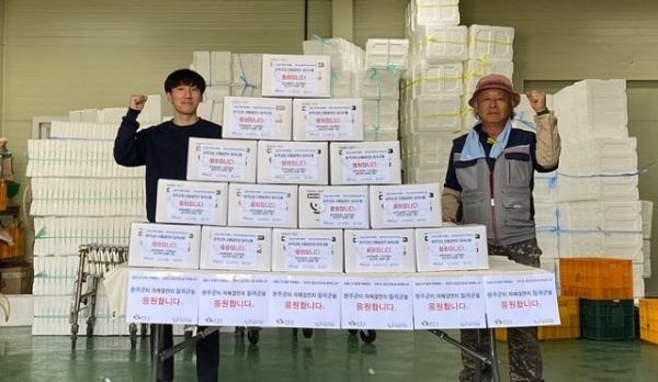 완주로컬푸드영농조합법인 건강한밥상이 완주군 자매결연 도시인 경북 칠곡군에 생강농축액 1000ml 100병을 전달했다.