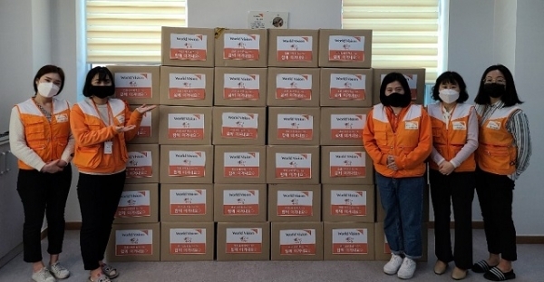 지난 24일 월드비전 전북지역본부가 돌봄이 필요한 아이들을 위해 식료품 kit를 제작해 전달했다.