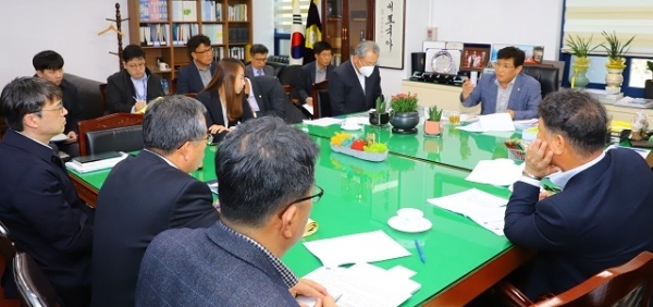 25일 고창군의회가 의장실에서 ‘한빛원전 3·4호기 격납건물 관련 설명회’를 가졌다.