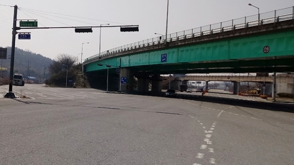 금강하굿둑 전주 방향 교차로.