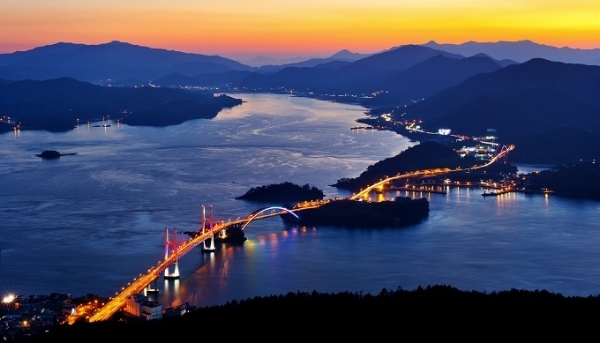 창선 삼천포 대교 전경.