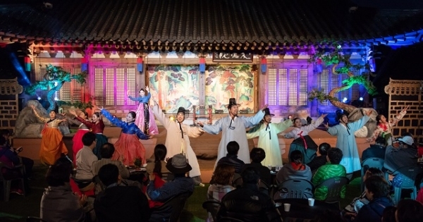 ‘변사또 생일잔치’ 공연 모습.