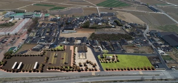 익산시 왕궁면 탑리마을이 전북도가 주관한 ‘아름다운 주거 경관 개선 공모사업’ 대상지로 선정되어 지붕 및 담장 정비·소공원 조성 등 주거·경관개선에 나서게 된다.